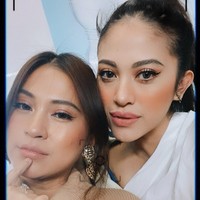 Wanita 31 tahun itu juga seorang beauty enthusiast mengikuti jejak adiknya Tyna Kanna.  Foto: Instagram