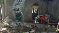 Seperti dilansir AFP dan Reuters, Selasa (18/8/2020), Survei Geologi Amerika Serikat (USGS) mencatat gempa bumi ini mengguncang wilayah tenggara Pulau Masbate di Bicol, Filipina pada Selasa (18/8) pagi, sekitar pukul 08.03 waktu setempat. John Mark Lalaguna/Philippine National Red Cross via AP.