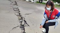 Pusat Seismologi Mediterania Eropa (EMSC) mencatat bahwa pusat gempa berada di kedalaman 30 kilometer dari permukaan laut. Badan seismologi Filipina menyatakan tidak ada potensi tsunami yang dipicu oleh gempa ini, namun warga diperingatkan akan adanya gempa susulan. John Mark Lalaguna/Philippine National Red Cross via AP.