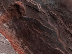 Foto Spektakuler Permukaan Mars Dijepret Langsung dari Atasnya