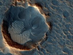 Foto Spektakuler Permukaan Mars Dijepret Langsung dari Atasnya