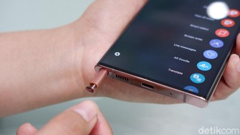 Samsung meningkatkan kemampuan S Pen. Foto: Adi Fida Rahman/detikINET