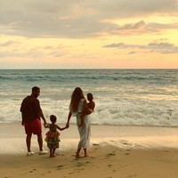 John Legend dan Chrissy Teigen liburan keluarga ke Puerto Vallarta, Meksiko. Momen liburan mereka nikmati pada pertengahan Juli 2020. Foto: Instagram