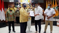 Aulia Rachman, pasangan Bobby di Pilwalkot Medan turut hadir di acara tersebut.