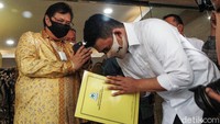 Saat ini, sudah 232 SK Dukungan diberikan Golkar kepada pasangan calon. Di Pilkada 2020, ada 270 daerah yang akan melangsungkan pemilihan pada 9 Desember mendatang.
