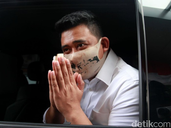 Partai Golkar memberikan SK dukungan kepada Bobby Nasution di Pilkada Medan 2020. Golkar susul PDIP, yang lebih dulu berikan rekomendasi pada menantu Jokowi itu