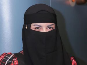 Five Vi Berhijab karena Ingat Mati
