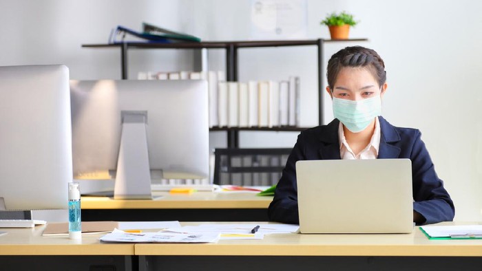 Ilustrasi kerja pakai masker