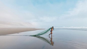 Juara kedua foto cerita: Lonely Fishermen oleh Peng Hao. Foto: Ippawards