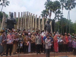 Ironi Aksi KAMI Tepuk Air di Dulang Tepercik Muka Sendiri