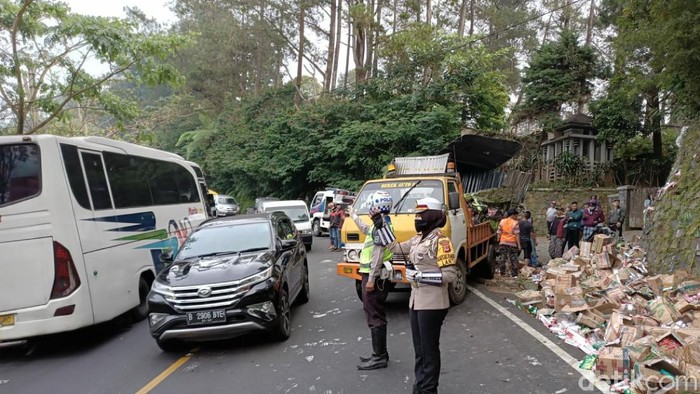 Kecelakaan tunggal di dua jalur Cianjur, dua sopir truk tewas