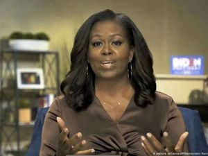 Konvensi Demokrat AS Tampilkan Michelle Obama dan Bernie Sanders
