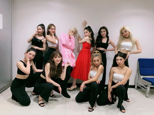 Selain itu, Jinsil juga pernah menjadi back up dancer B.I Ikon dan Lee Hi untuk lagu duet mereka No One. Foto: Instagram @ dal_true_