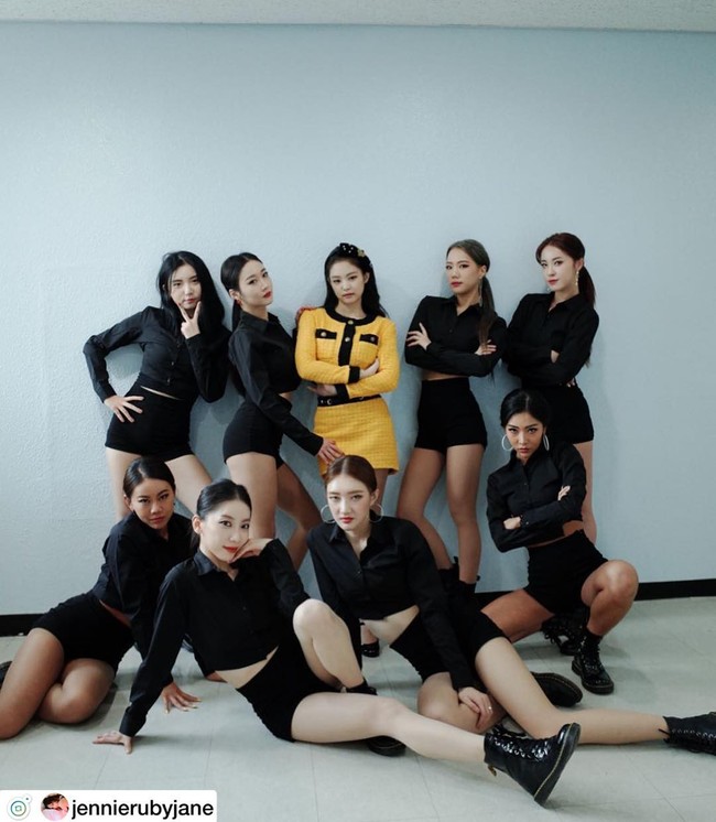 Yang lebih mengejutkan, Moon Jinsil pernah tergabung dalam lima grup KPop sekaligus. Jinsil pertama kali debut dalam Global Icon (GI) yang dikenal dengan konsep androgini. Ketika itu, ia punya nama panggung Heeso. Foto: Instagram @ dal_true_