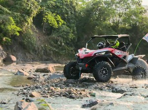 Celebrity on Vacation: Offroad di Puncak Hambalang