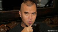 Ahmad Dhani juga termasuk seleb yang mengaku banyak memiliki utang. Foto: Ismail