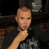 Ahmad Dhani memiliki wajah yang lokal Indonesia banget. Tapi ternyata mantan suami Maia Estianty itu memiliki darah blasteran Jerman dari sang ibu. Foto: Ismail