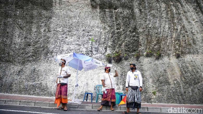 Pantai Melasti Pantai Melasti