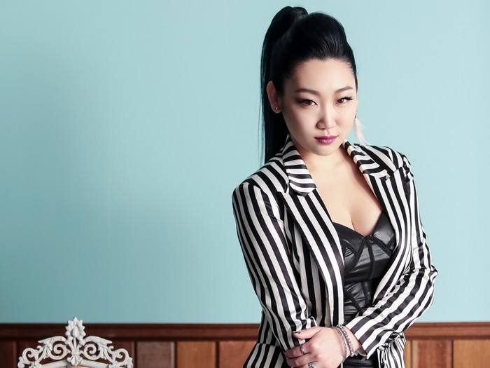 Penyanyi K-Pop eSNa