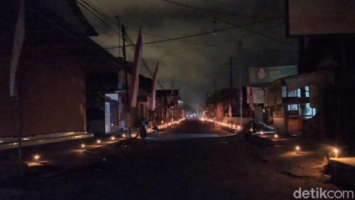 Peringati Kemerdekaan RI, Desa di Banyuwangi Nyalakan 7.500 Lampu Minyak