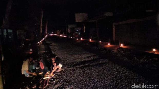 Peringati Kemerdekaan RI, Desa di Banyuwangi Nyalakan 7.500 Lampu Minyak