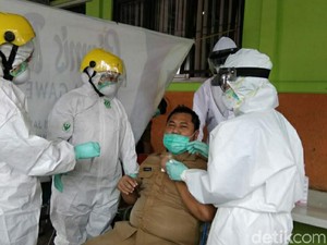 Persiapan KBM Tatap Muka, Sejumlah Guru di Ciamis Jalani Swab Test