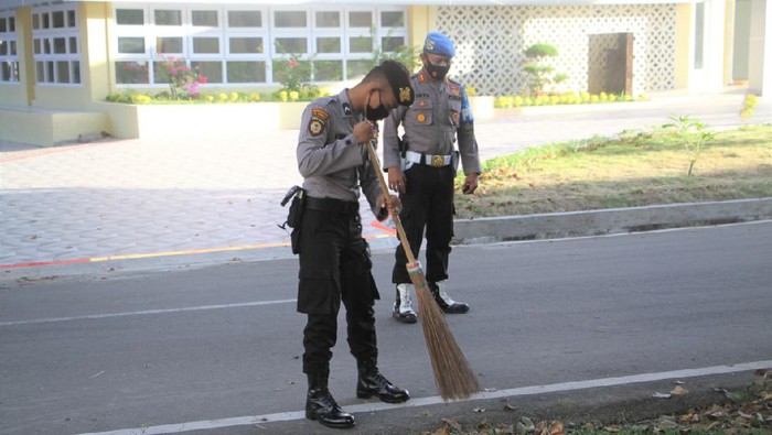 Polisi Aceh diberi hukuman karena tidak mengenakan masker