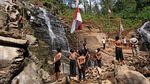Potret Upacara HUT RI di Curug Tarung Temanggung