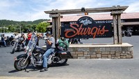 Diberitakan sebelumnya, Sturgis Motorcycle Rally yang dilangsungkan di South Dacota telah menyebabkan ratusan pesertanya positif Corona. Namun laporan penelitian terbaru menyebutkan kalau efek penyebarannya kini berkali-kali lipat.