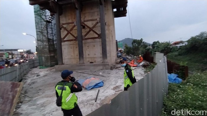 Seorang pekerja proyek KCJB tewas terjatuh dari atas tiang trase
