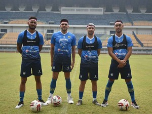 Latihan Persib Bandung Kembali Diikuti Wander Luiz dan Febri Hariyadi