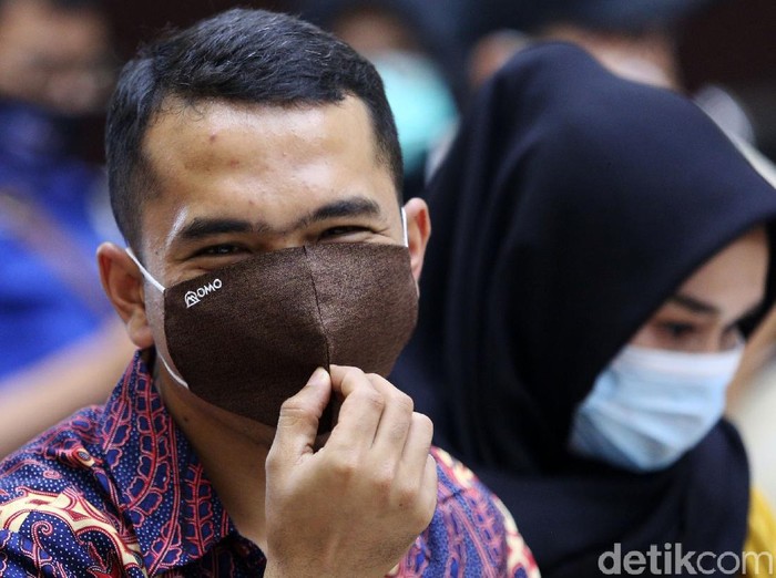 Bos PS Store, Putra Siregar, menjalani sidang lanjutan kasus HP ilegal di Pengadilan Negeri Jakarta Timur, Selasa (18/8/2020). Sidang menghadirkan tiga orang saksi.