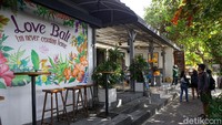 Alamat Soul On The Beach ada di Jl. Pantai Sindhu, Sanur, Kecamatan Denpasar Selatan, Kota Denpasar, Bali. Lokasinya berdekatan dengan Shotgun Social yang artikelnya pernah tayang di sini.