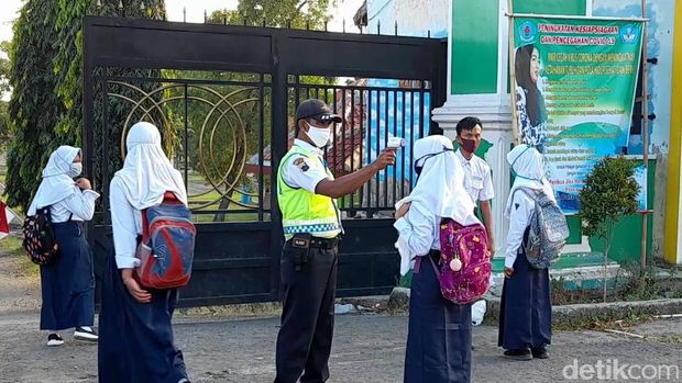 Suasana sekolah tatap muka di SMPN Brebes