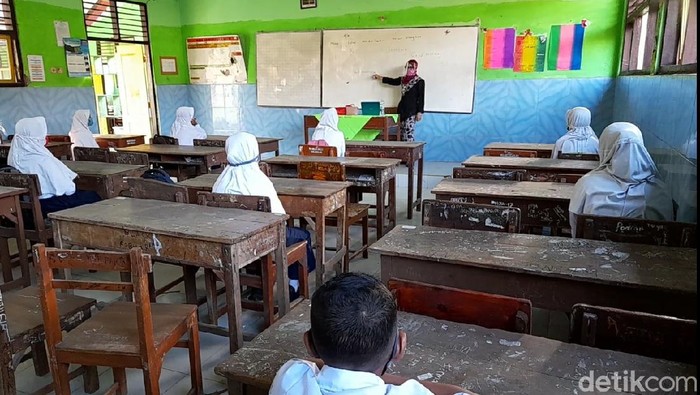 Suasana sekolah tatap muka di SMPN Brebes