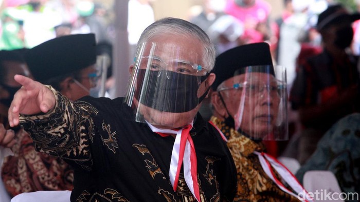 Sejumlah tokoh nasional deklarasikan Koalisi Aksi Menyelamatkan Indonesia (KAMI) di Lapangan Tugu Proklamasi. Din Syamsuddin-Gatot Nurmantyo hadir di acara itu.