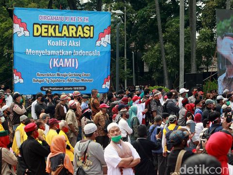Sejumlah tokoh nasional deklarasikan Koalisi Aksi Menyelamatkan Indonesia (KAMI) di Lapangan Tugu Proklamasi. Din Syamsuddin-Gatot Nurmantyo hadir di acara itu.