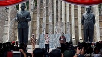 Sejumlah tokoh nasional berkumpul di Lapangan Tugu Proklamasi, Jalan Pegangsaan Timur, Menteng, Jakarta Pusat, untuk mendeklarasikan Koalisi Aksi Menyelamatkan Indonesia (KAMI), Selasa (18/8/2020).