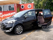Bentuk Tanggung Jawab Sosial, Toyota Serahkan Sienta Welcab ke RS Ortopedi Soeharso