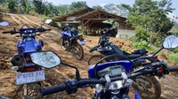 Melewati jalanan berliku konsumsi bahan bakar WR155R terbilang irit. Menurut catatan di panel MID, konsumsi rata-rata bahan bakar sekitar 42,2 km/liter. Angka itu tentu masih bisa diperdebatkan. Sebab ada cara lain untuk menghitung konsumsi bahan bakar, yakni dengan metode full to full. Sayang, detikOto tidak sempat melakukan itu karena keterbatasan waktu. Foto: Ridwan Arifin