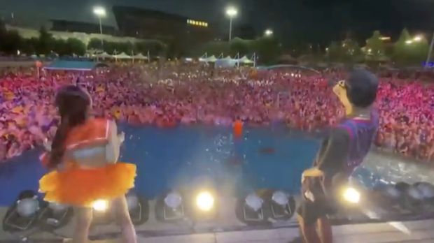 Wuhan Pool Party (Tangkapan Layar Youtube)