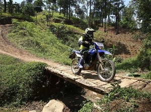 Menguji Si Jangkung Yamaha WR155R di Medan Off Road, Jor-joran Dibetot!