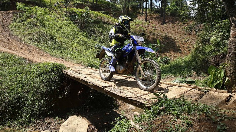 Yamaha WR155R Yamaha WR155R