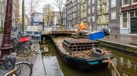 Selama pandemi COVID-19, Amsterdam memang sedikit terbantu dengan menghilangnya turis dari jalanan yang biasanya selalu ramai. Namun, hal itu tak berdampak banyak pada kondisi Amsterdam yang makin renta (Gemeente Amsterdam)