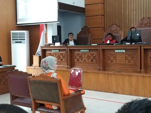 Suasana Tegang Menyelimuti Sidang Vicky Prasetyo vs Angel Lelga