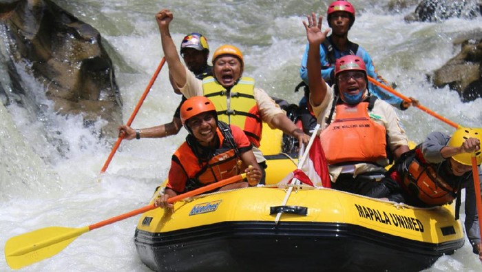 Arung Jeram Sungai Buaya