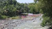 Arung jeram sendiri bukan hanya olahraga rekreasi, melainkan juga diisi orang-orang yang memiliki rasa nasionalisme dan cinta tanah air yang tinggi. Olahraga arung jeram tidak dapat dilakukan seorang diri, tetapi harus dilaksanakan dengan mengandalkan kerjasama tim. (dok. FAJI Sumut)