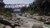 Selain berarung jeram ria, mereka juga menaburkan bibit ikan di aliran sungai dan melepaskan burung merpati sebagai ungkapan syukur HUT ke-75 RI.  (dok. FAJI Sumut)