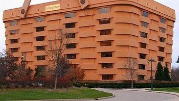 Keranjang belanjaan siapa nih ketinggalan? Foto: Brightside