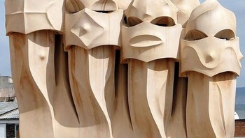 Bagunan dengan beragam ekspresi wajah. Foto: Brightside